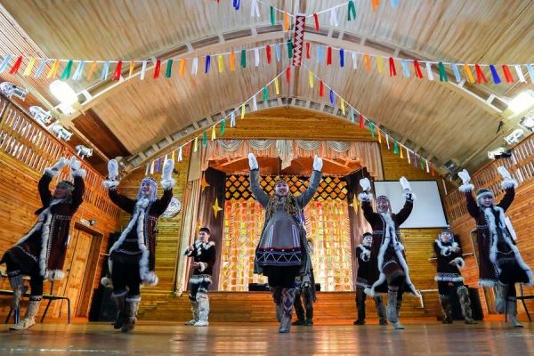 100 жителей Якутии исполнили традиционную песню в честь векового юбилея региона 