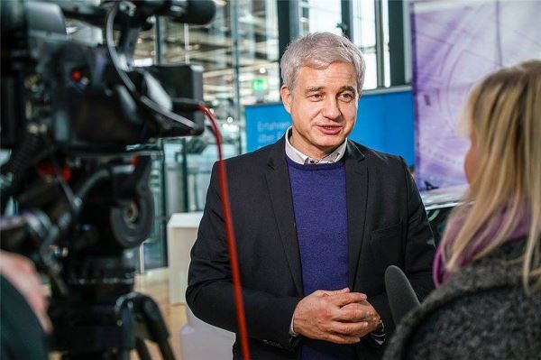Ханс-Йоахим Фрай, немецкий режиссер и руководитель культурного центра "Сириус", отказывается покидать Россию