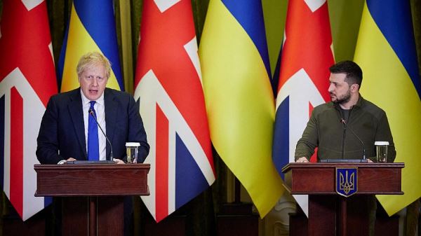 Премьер Джонсон: десятки военных Украины проходят подготовку в Британии