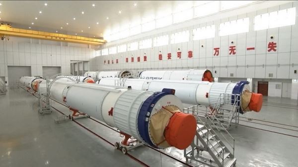 Си Цзиньпин призвал построить в Китае передовой космодром