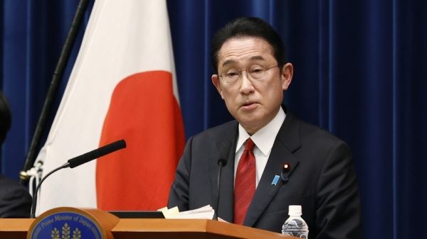 В Японии приветствовали переизбрание Макрона на пост президента Франции