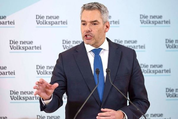 Канцлер Австрии заявил, что против РФ введут «умные санкции» из-за невозможности отказаться от газа 
