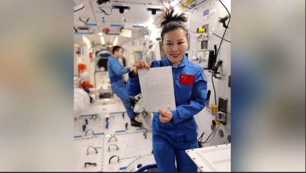 Пекинские школьники получили письмо с Китайской космической станции